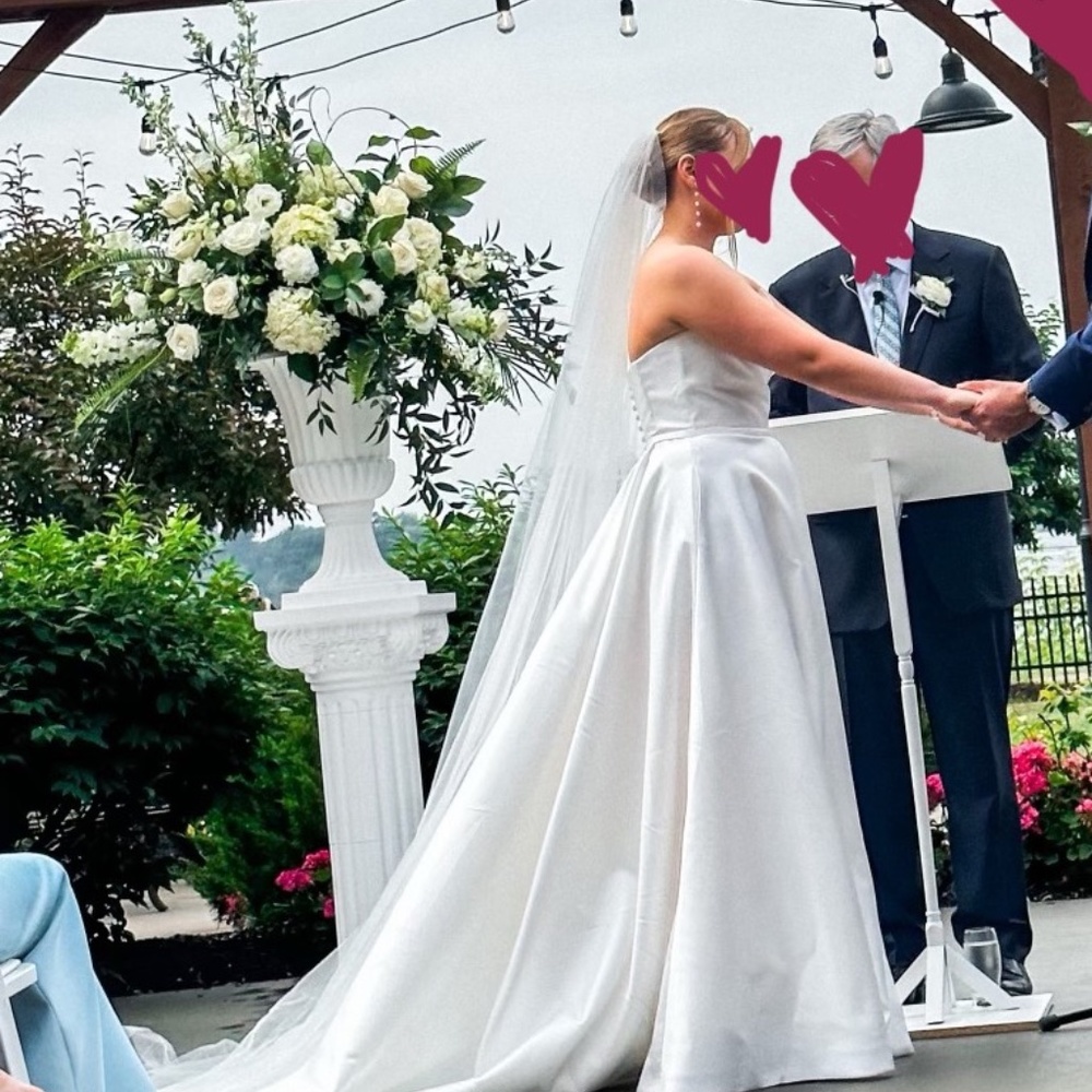 Suzanne Neville Penny - modern classic wedding gown in silk mikado - Picture 4 of 7